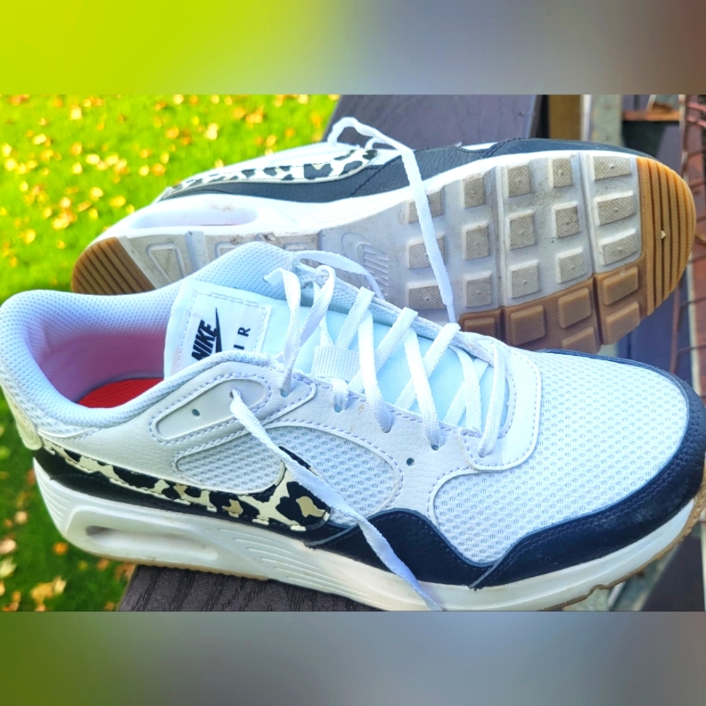 Nike size 9 women's shoes